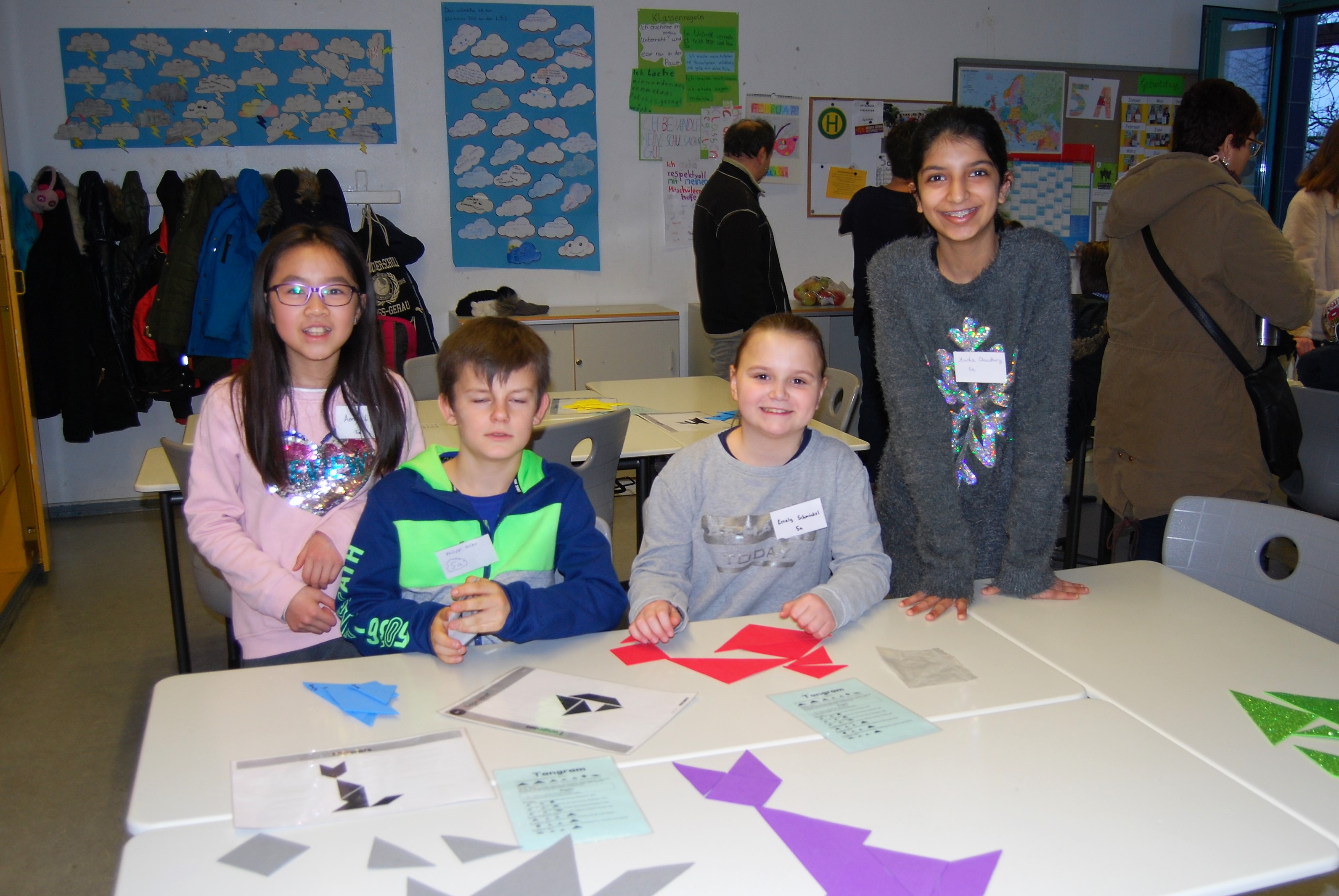 Die Klasse 5a präsentiert Tangram-Puzzlespiele